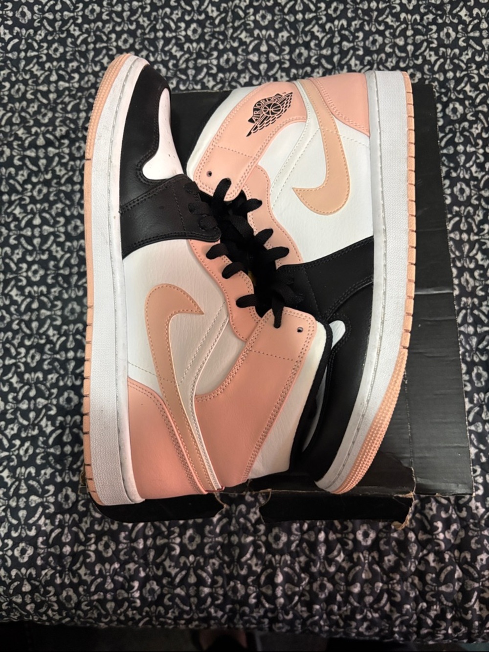 Gently used  Nike Air Jordan 1 arctic orange